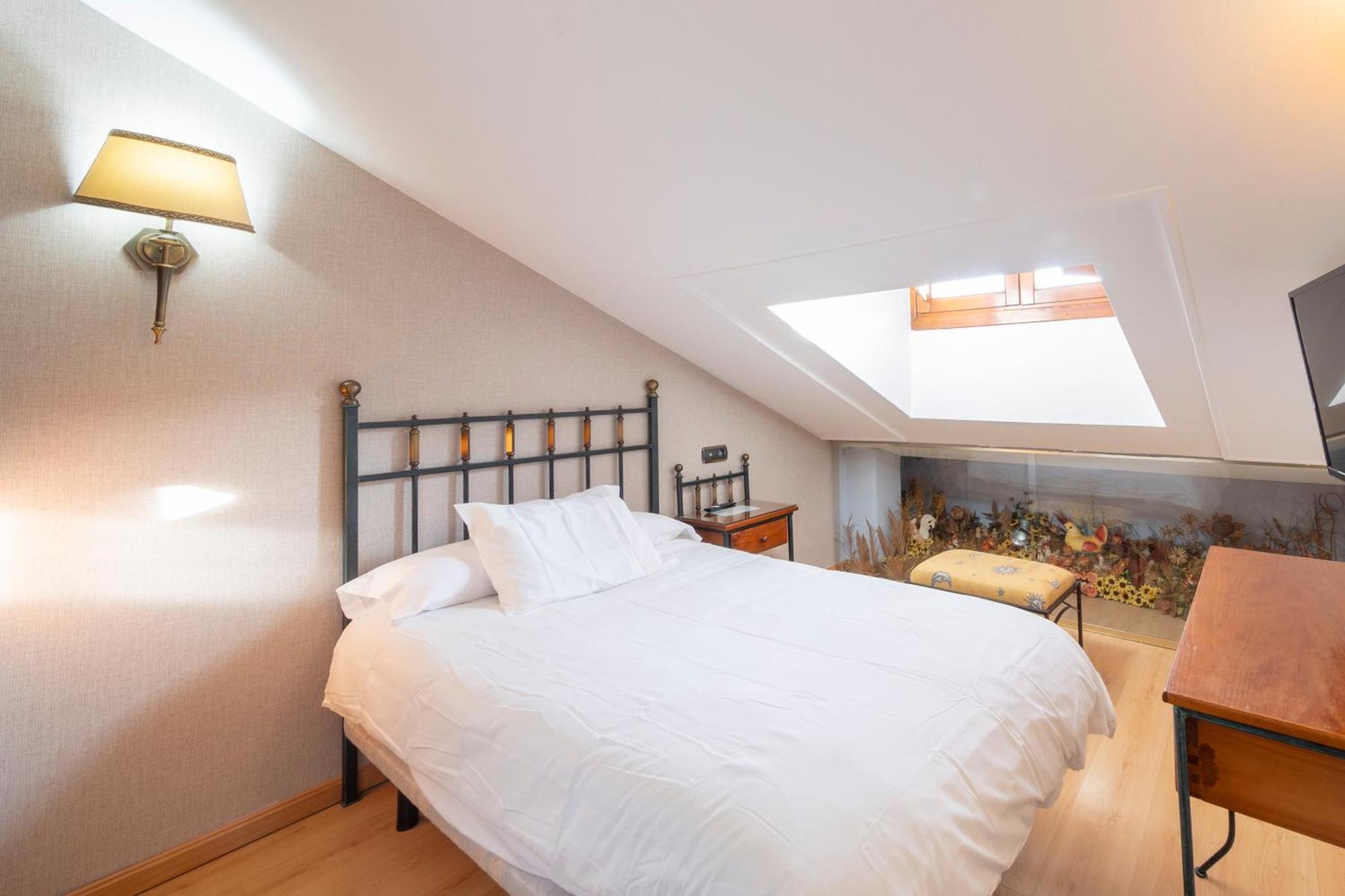 Hostal Sin Recep24H Puerta De La Villa - Pet Friendly & Restaurante Almazan Exterior photo